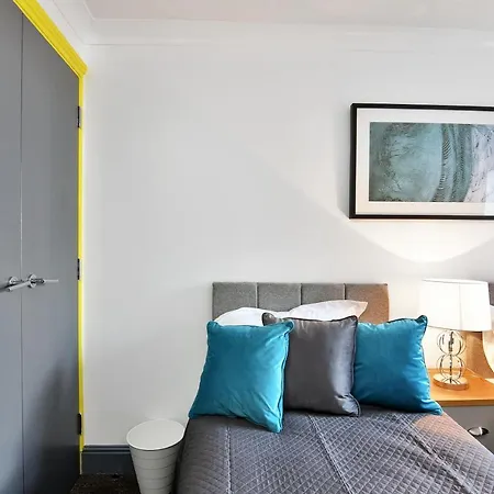 Xclusive Living In Centre, The Qube